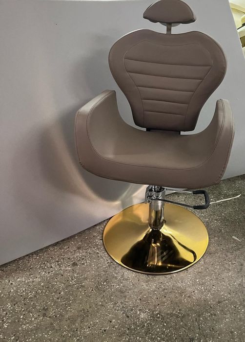 Професионален фризьорски / козметичен стол