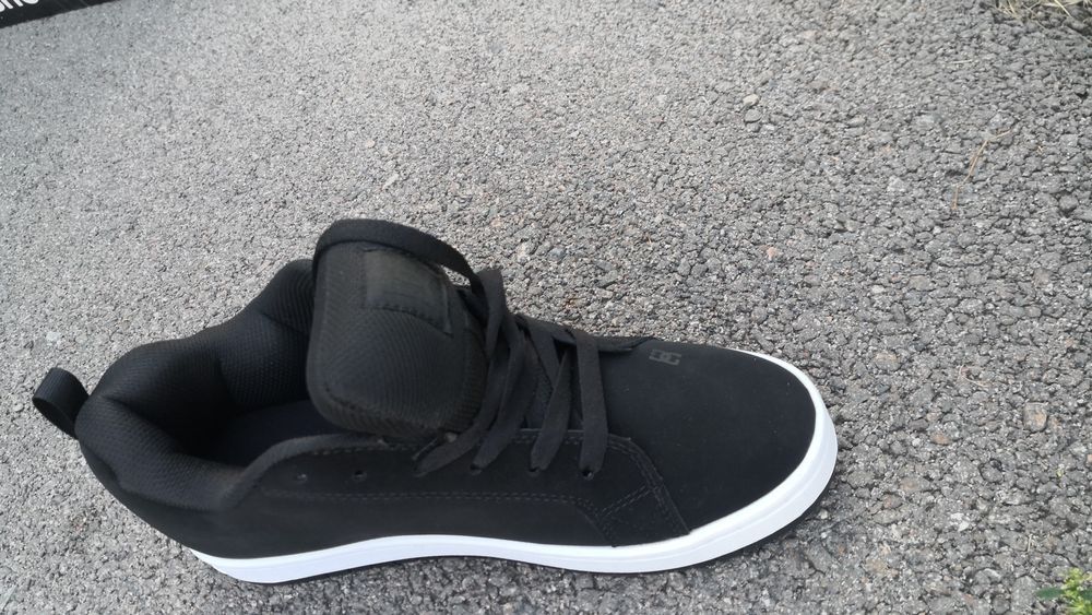 Продам кроссовки