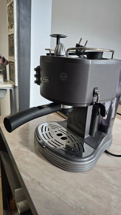 Кафемашина за еспресо Delonghi