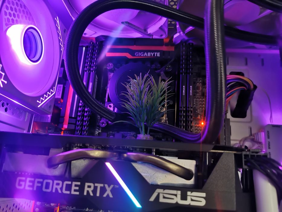 VÂND PC în stare perfecta, funcțional 11/10 estetic 10/10
