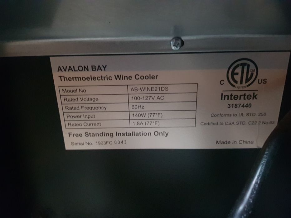 Vand racitor de vinuri