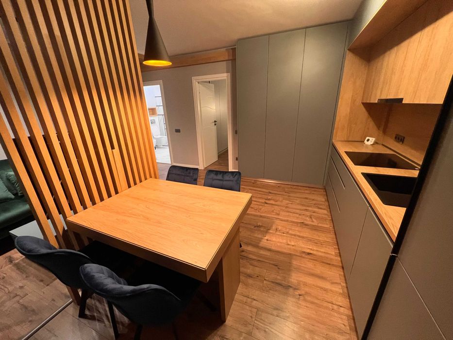 Dau in chirie 2 camere - lux - loc de parcare inclus