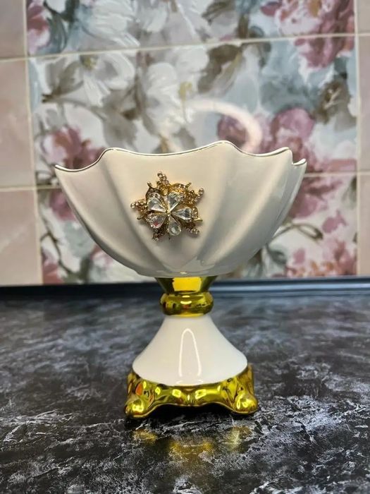 Конфетница со стразами