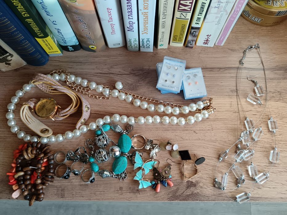 Отдам даром бижутерию