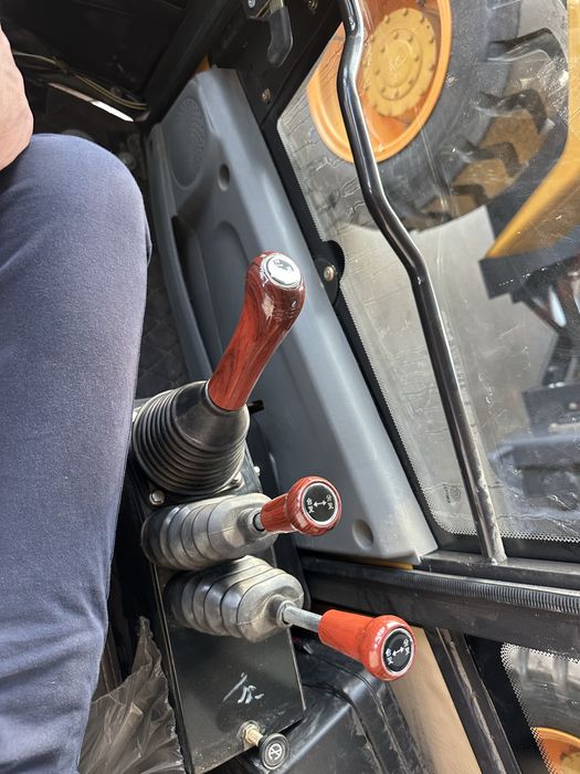 Погрузчик дизельный для фермы