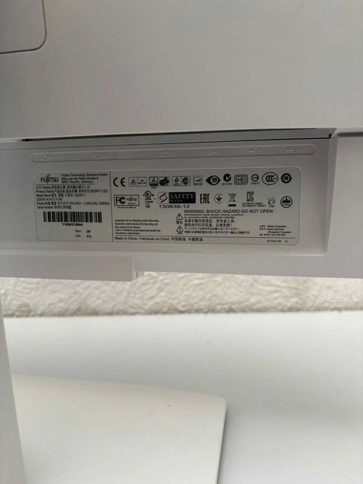 Monitor LED Fujitsu 22" inch lat - ca Nou!