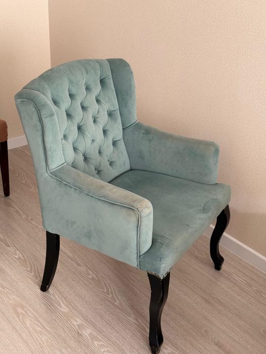 Бархатное кресло