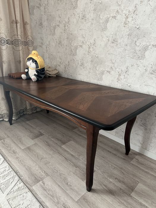 Стол со стульями