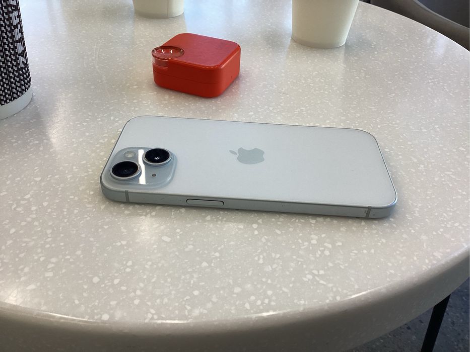 Продаю Iphone 15 128gb