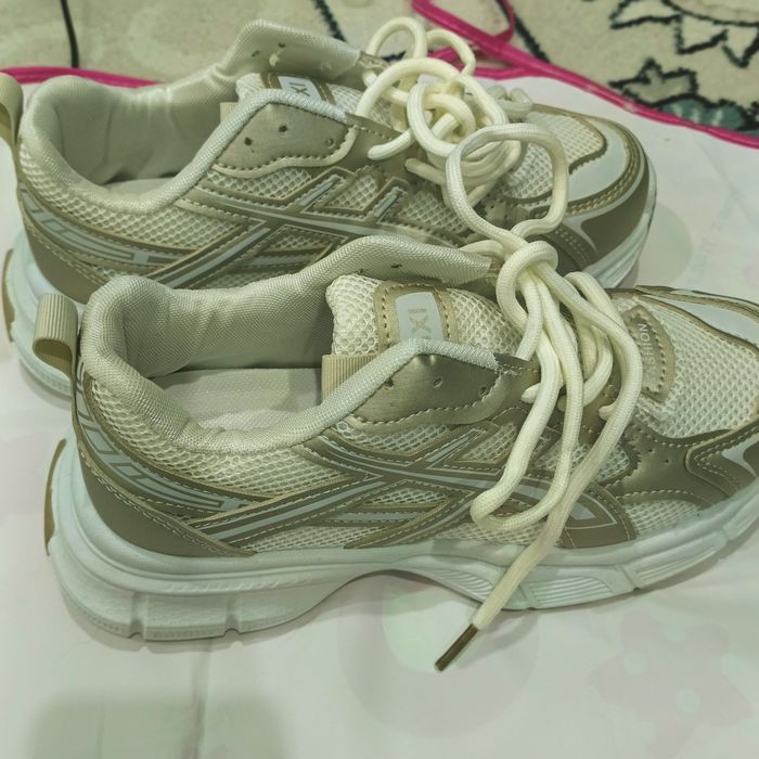 Кроссовкий женские