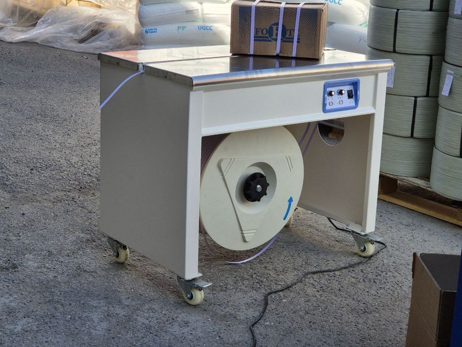 Полуавтоматическая упаковочная машина с полипропиленовой лентой. Pp