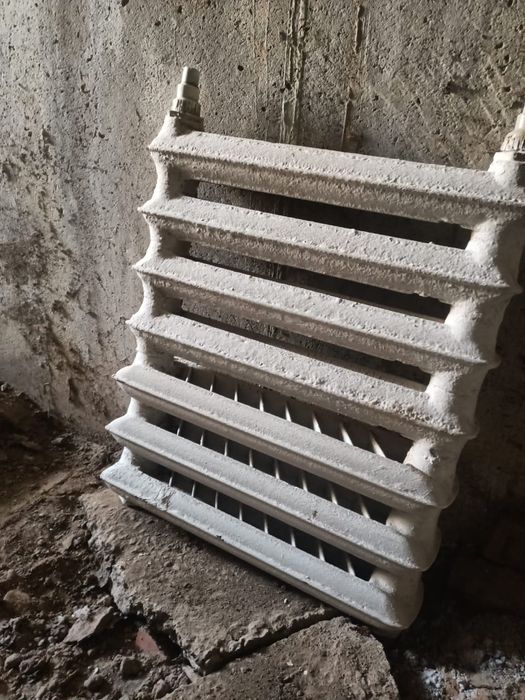 Продается чугунная батареи