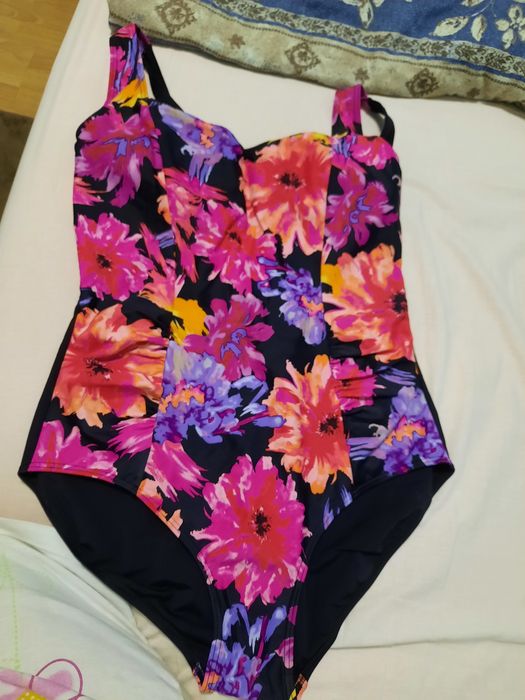 Vand corsete si costum de baie (46D) preț costum 60lei