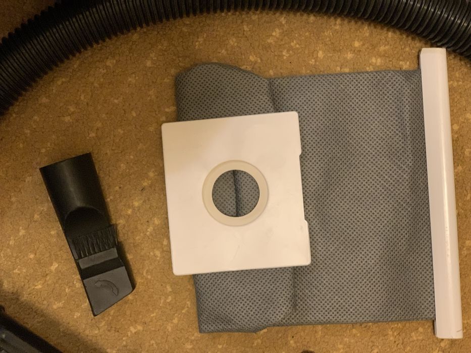 Aspirator cu sac Heinner EcoPower HVC-P1200RD, 4 l, 1200 W, HEPA