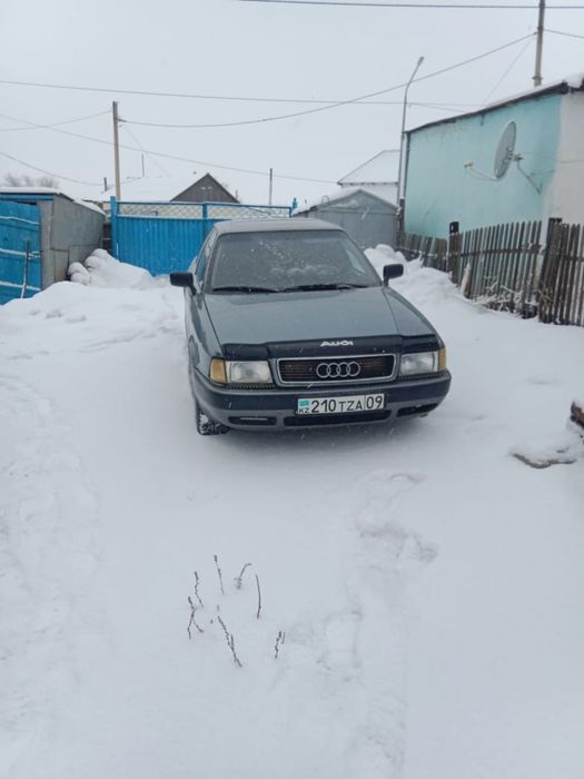 Audi 80  B4.