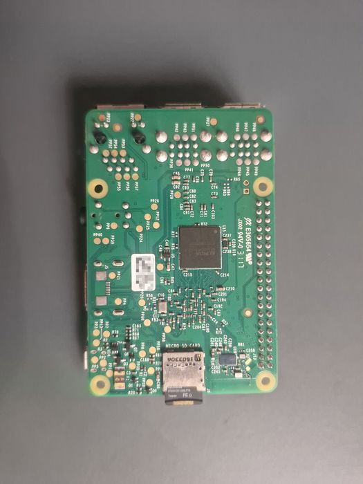 Микрокомпьютер Raspberry Pi 3B + Оригинальный корпус + SD 32GB