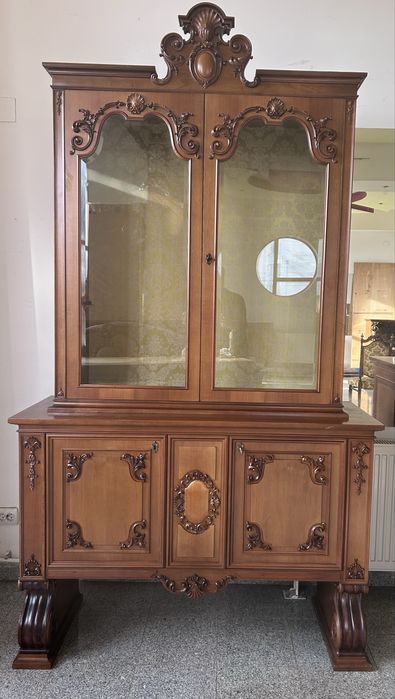 Vitrina  si servanta/ mobilier living