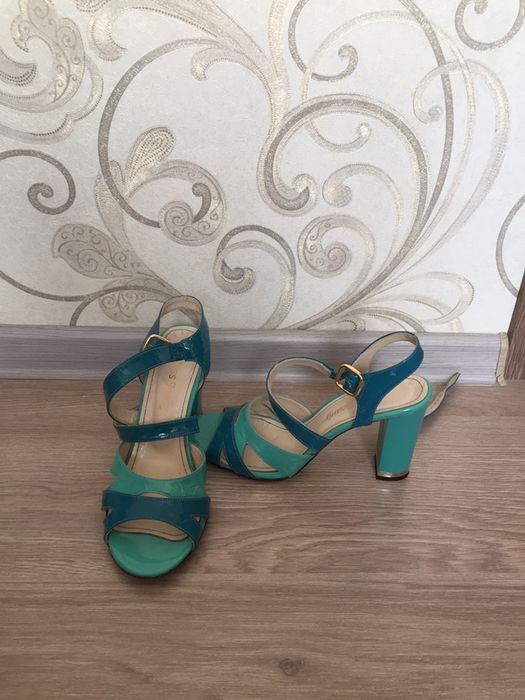 Босоножки женские