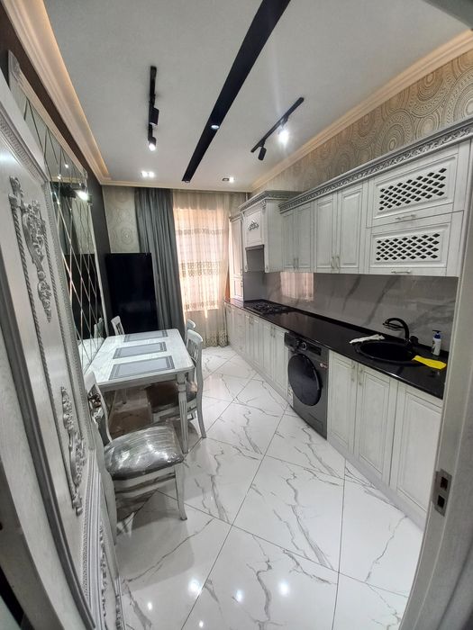 Premium lux Новастройка 2 хона 1 этаж Азиз бозор олдида жойлашган.Аген