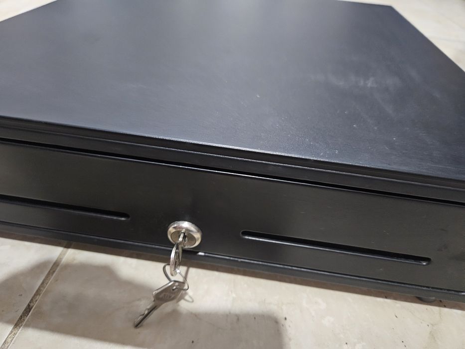 Каса сейф за хартиени  пари и монети