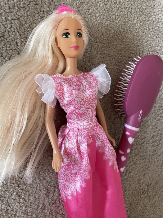 Papusă barbie si perie