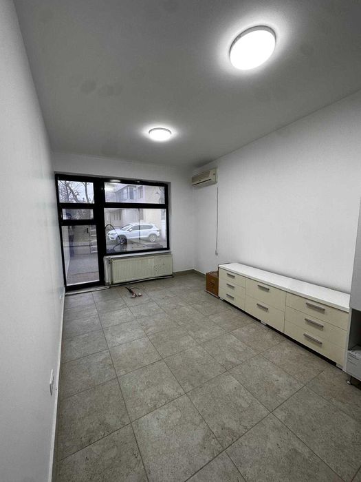 Oferim spre închiriere două spații situate în incinta unei case, pe Strada Bogdan Dragoș, cu suprafețe de 13 mp și 15 mp.