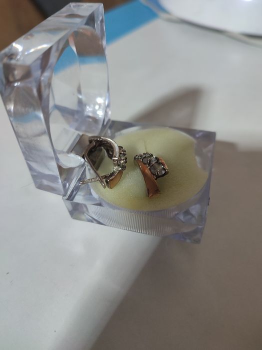 Продам серьги . С пробой