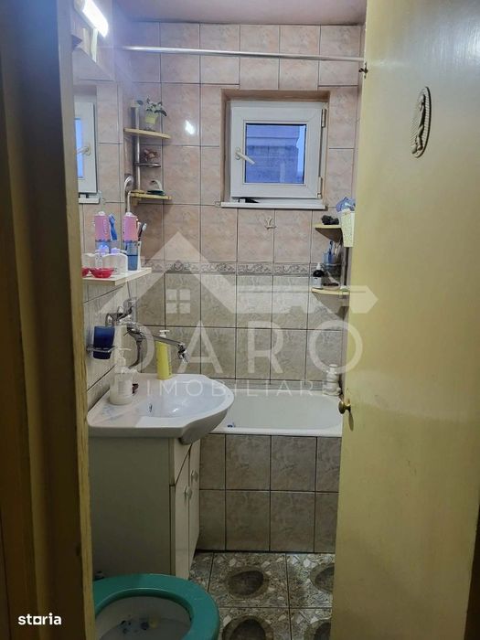 Vând apartament cu 3 camere în Dambu