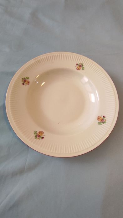 Ретро чинии за допълване на сервизи