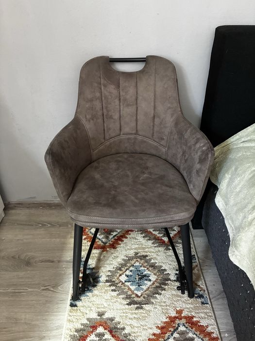 Scaun util pentru persoane cu mobilitate redusa!! Este dotat cu sistem mobil ergonomic TheMoove (pentru mobilitate ușoară)