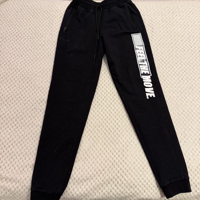 Черен Анцуг на Flair