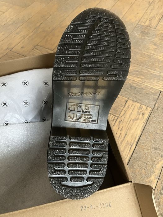 Велурен Dr. Martens, номер 36-ти