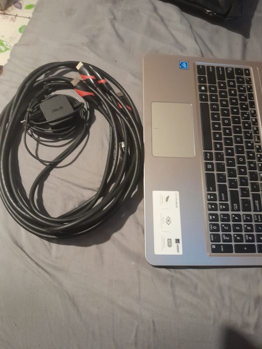 Vînd leptop Asus nou,nefolosit! 0727454720