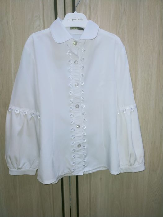 Продам школьные блузки