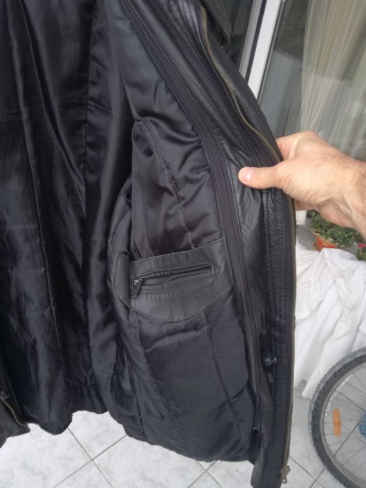 Продавам черно кожено яке от естествена телешка кожа