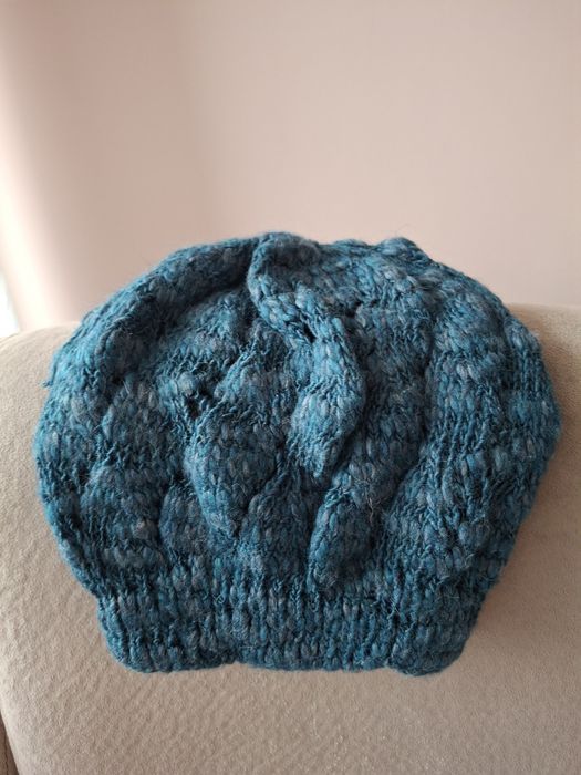 Дамски шапки в различни цветове