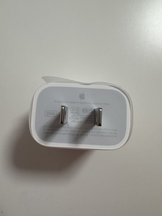 Американско зарядно Apple (оригинален адаптер)