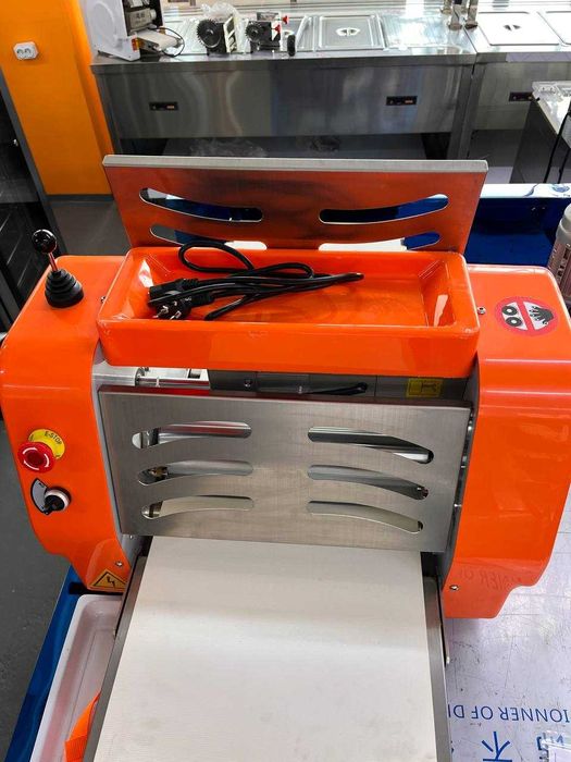 Тестораскаточная машина настольная 30см