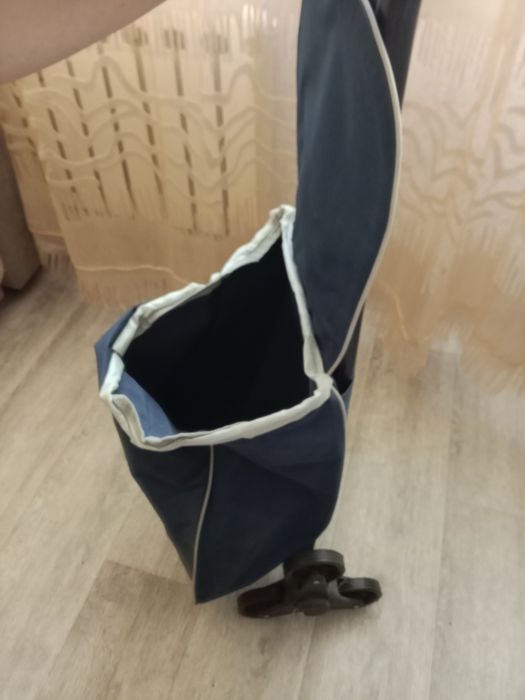Продам сумку на колесиках
