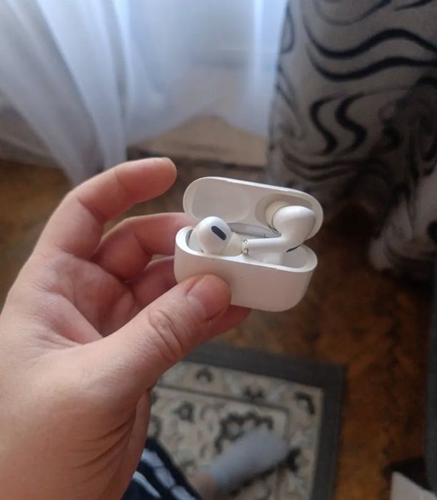 Продам айфон 13 и наушники вместе