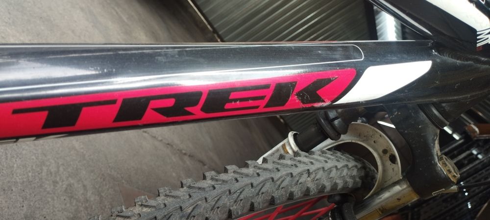 Trek MT 220 Red Black Teen Boys