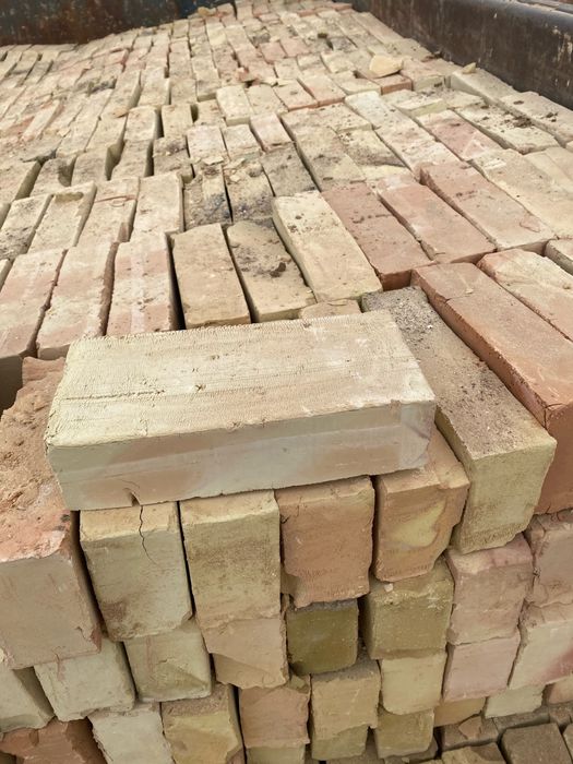 жженный красный кирпич