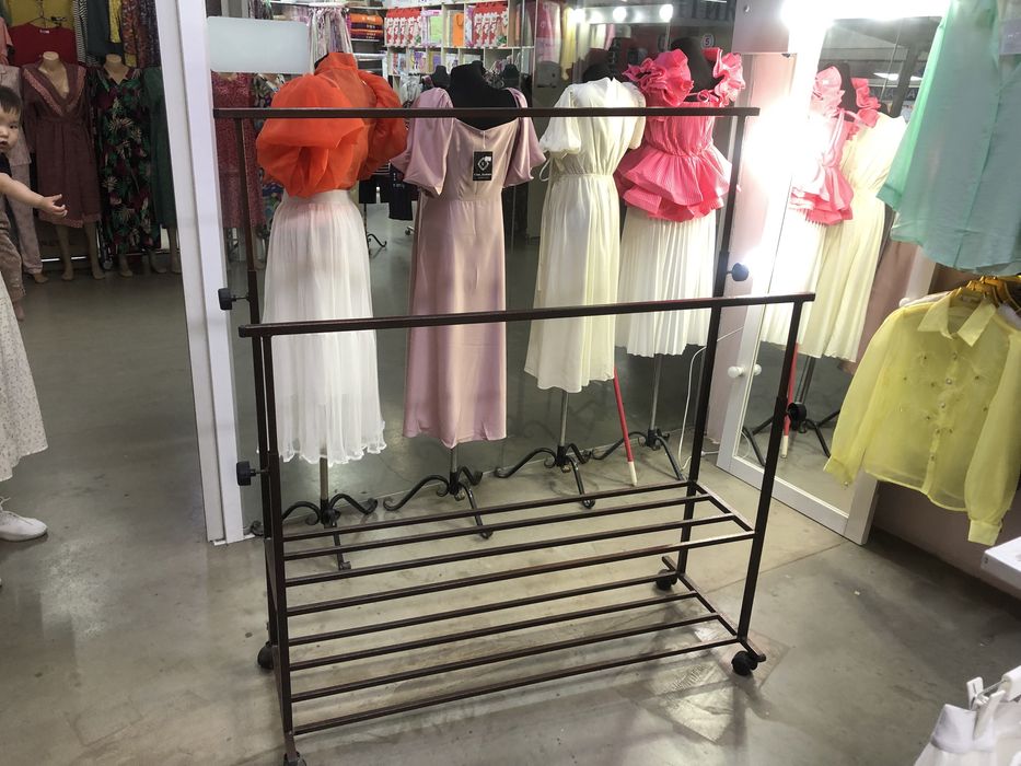 Вещалка для одежды и рейл для платье