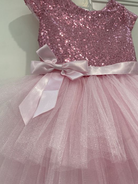 Платье нарядное.