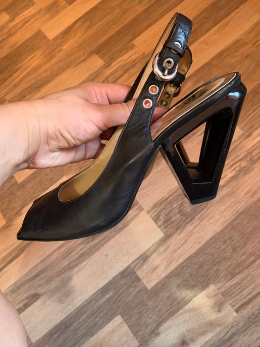 Кафеви ботуши 39р-черниСандали 39 р-35 лв