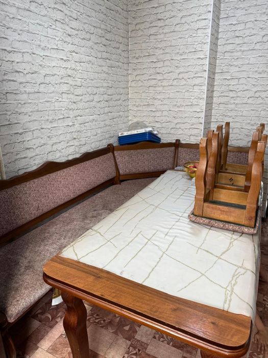 Продаётся кухонный стол