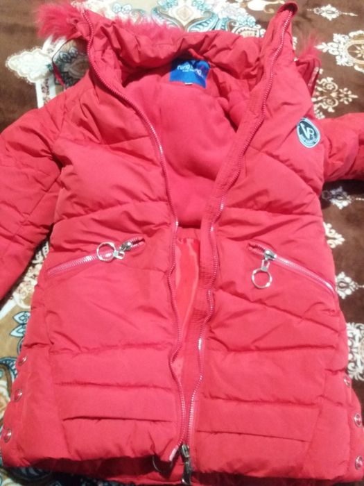 Продам детскую куртку на девочку рост 140