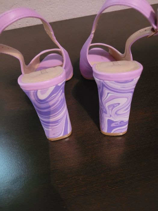 Лилави летни сандали