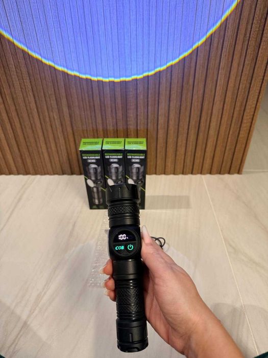 Lanterna cu zoom și SOS