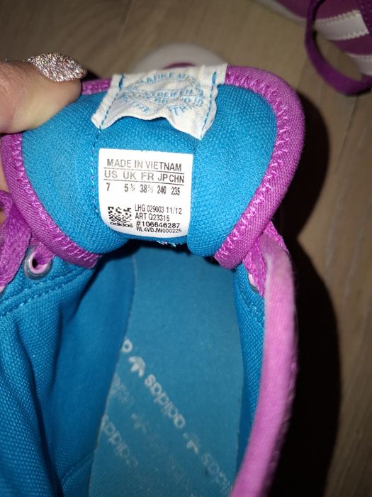 Цветни кицове Adidas